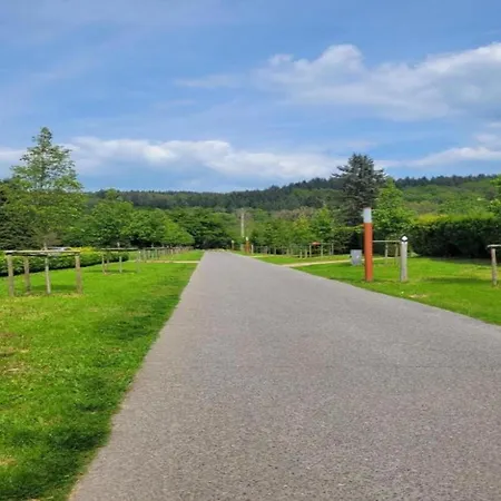 Characteristic Arden With Valley Views 度假居