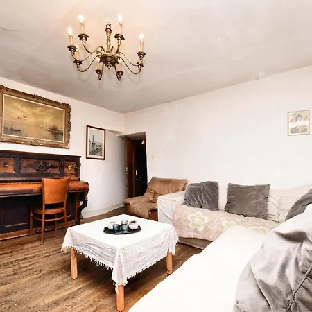 Spacious Stay, *